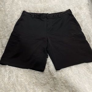 Men’s IZOD Black Golf Shorts Size 36